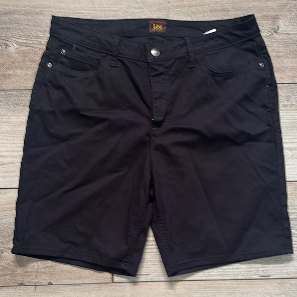 Lee Women’s Black Casual Shorts Size 16 Stretchy Worn Once